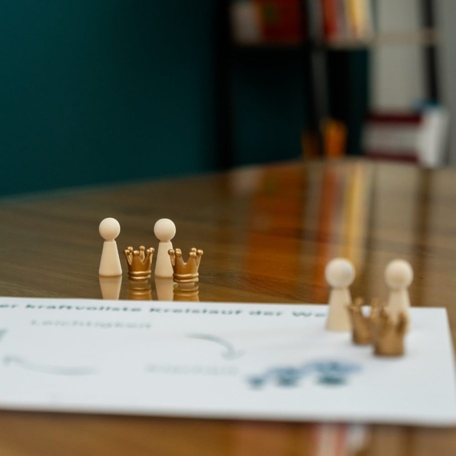 Systemisches Coaching mit Blick auf Beziehungen, innere Klarheit und bewusste Selbstführung im Alltag und Beruf.